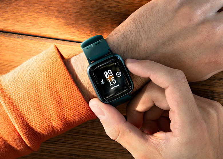 Smartwatch: o que é e como ele irá te ajudar na rotina. Relógio no pulso.